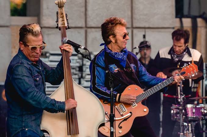Stray Cats on stage